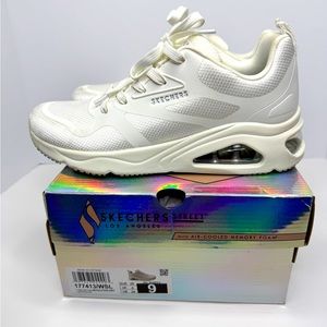 Skechers Revolution Airy, White/Silver Sneakers, Size 9